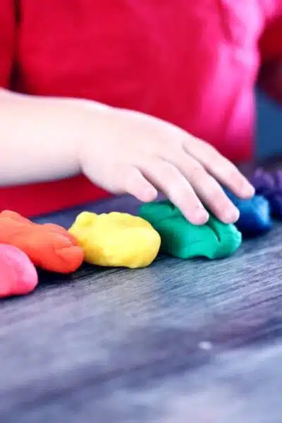 Les avantages et inconvénients des différentes formes de garde d’enfants