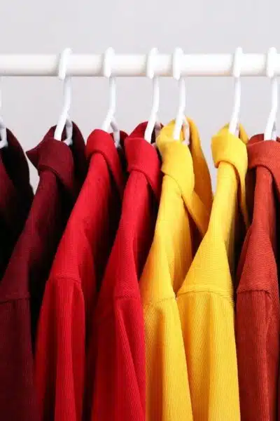 Maîtriser l’association des couleurs dans vos tenues comme un pro