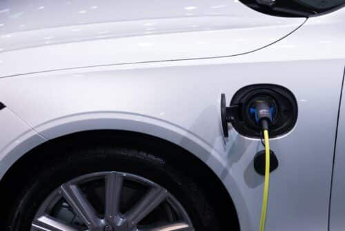 L’impact environnemental des véhicules électriques : comprendre les avantages et les défis
