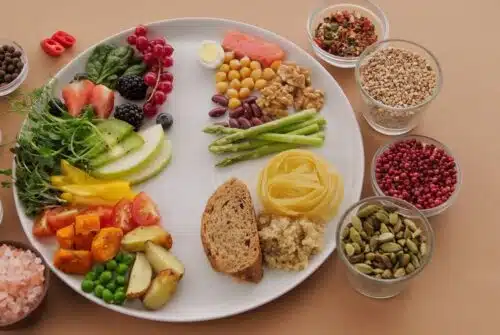 Les meilleures astuces pour une alimentation équilibrée adaptée à toute la famille